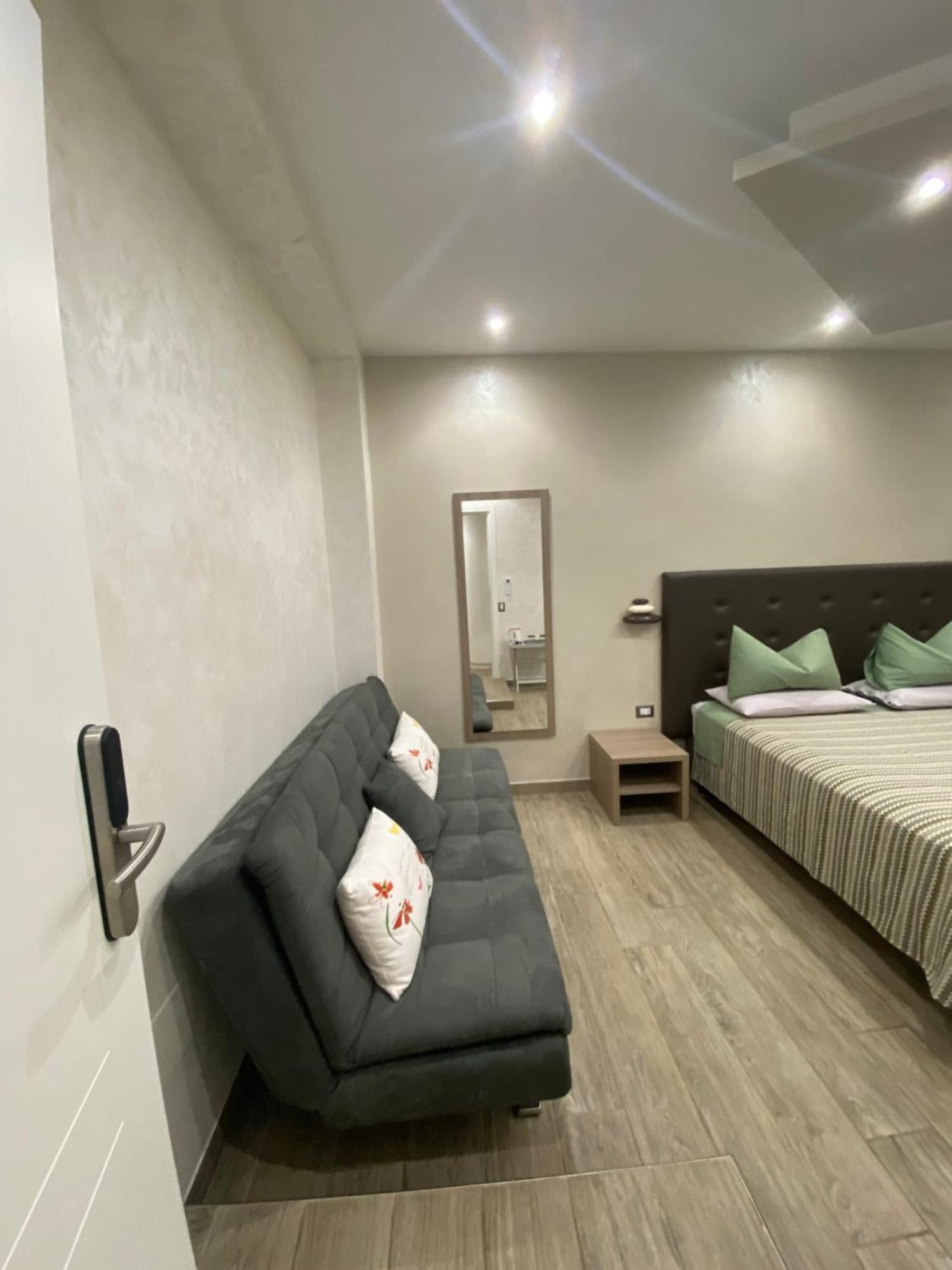 Bed and Breakfast Domus Cinecitta Rom Exterior foto