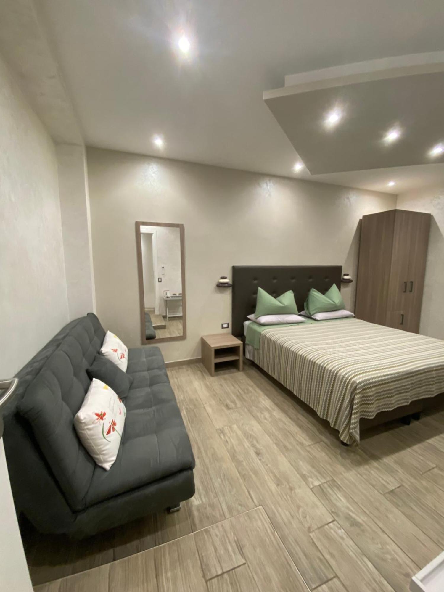 Bed and Breakfast Domus Cinecitta Rom Exterior foto